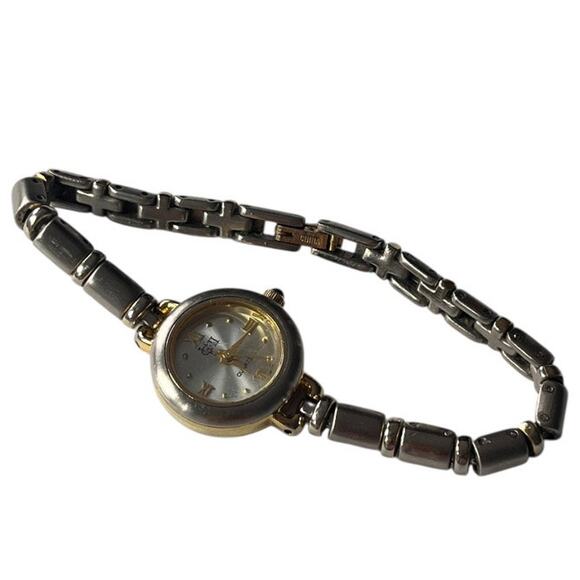 Vintage Womens Glorida Vandebilt Gold Tone Silver Analog Quartz - Picture 1 of 5